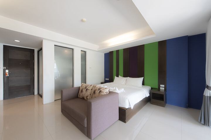Room 32 of 146