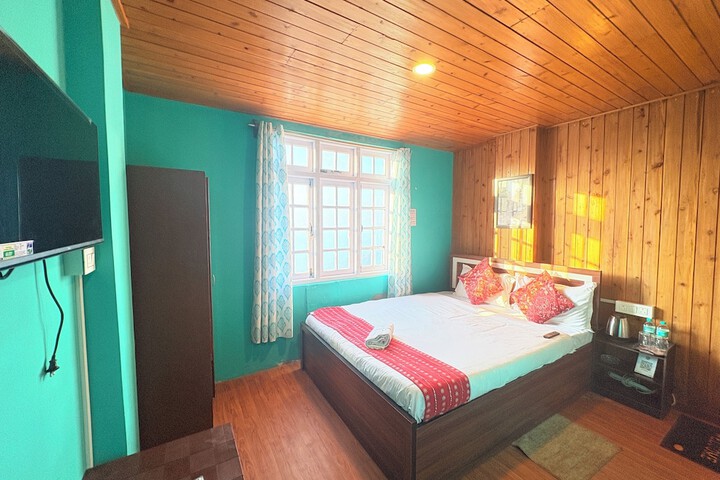 Room 12 of 24
