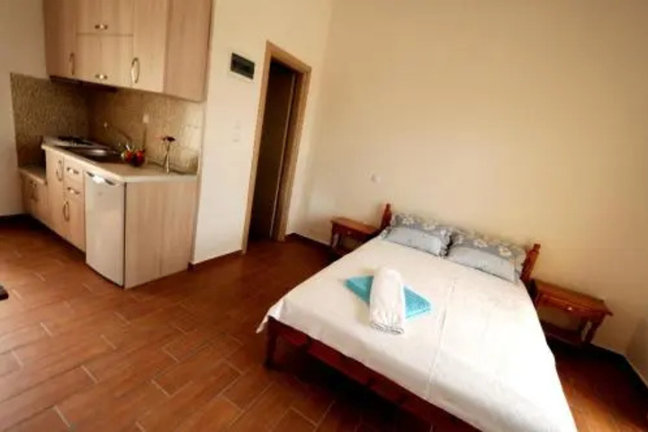 Room 6 of 18