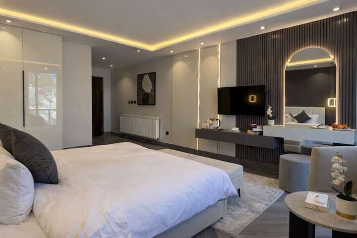 Room 27 of 41
