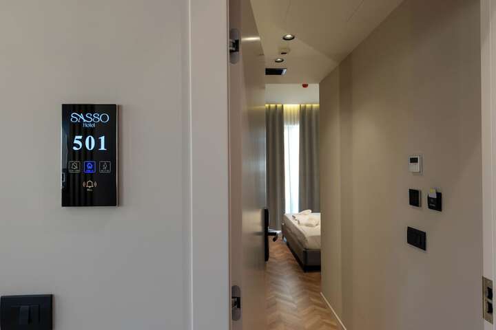 Room 9 of 117