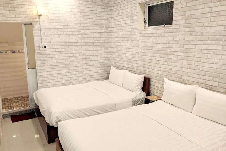 Room 2 of 19