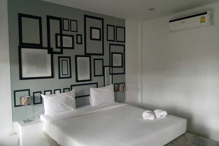 Room 6 of 28