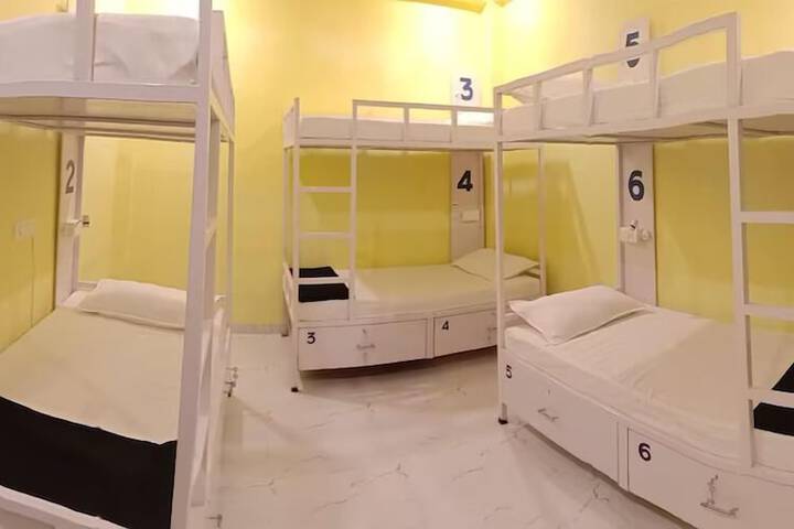 Room 11 of 25