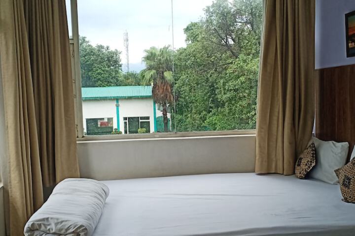 Room 13 of 82