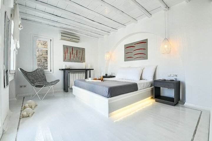 Room 13 of 30