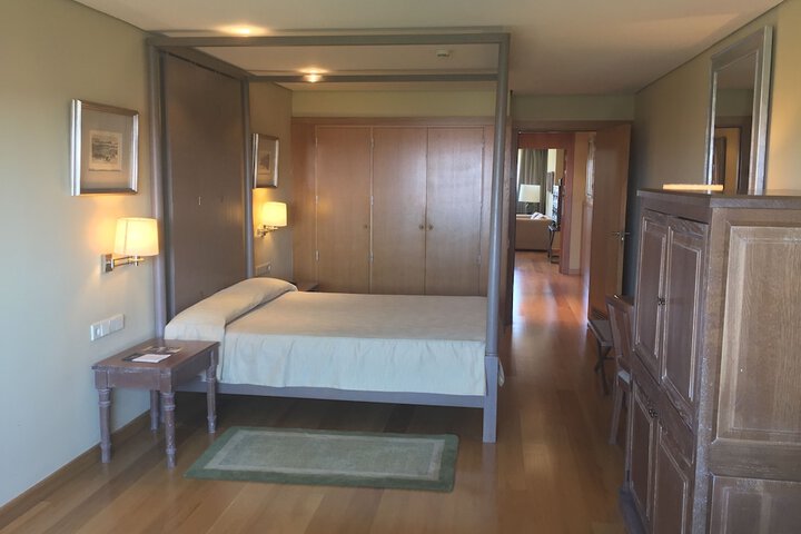 Room 5 of 73