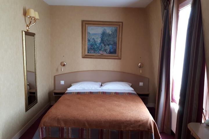 Room 24 of 53