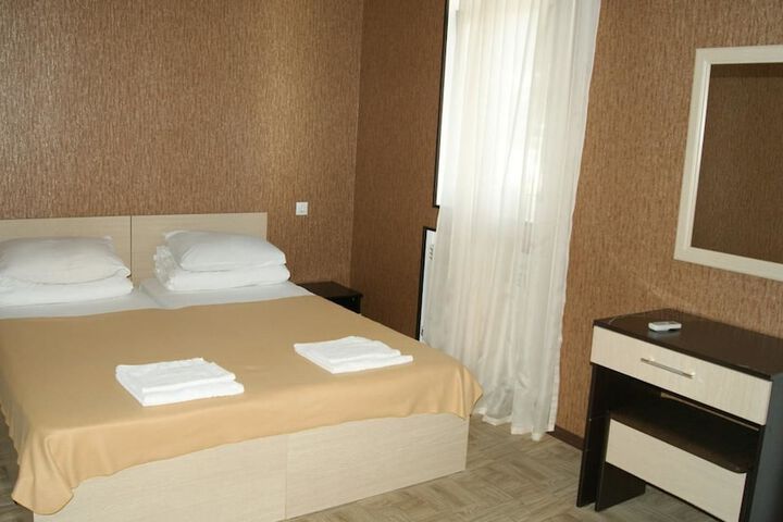 Room 1 of 20