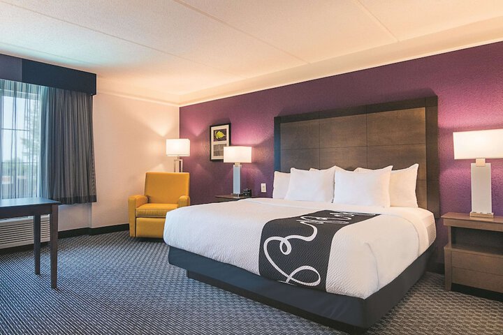 1 King Bed (7 of 18)