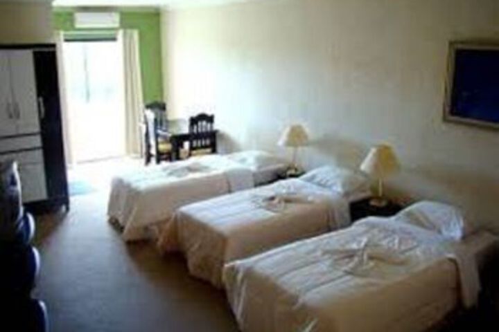 Room 4 of 7