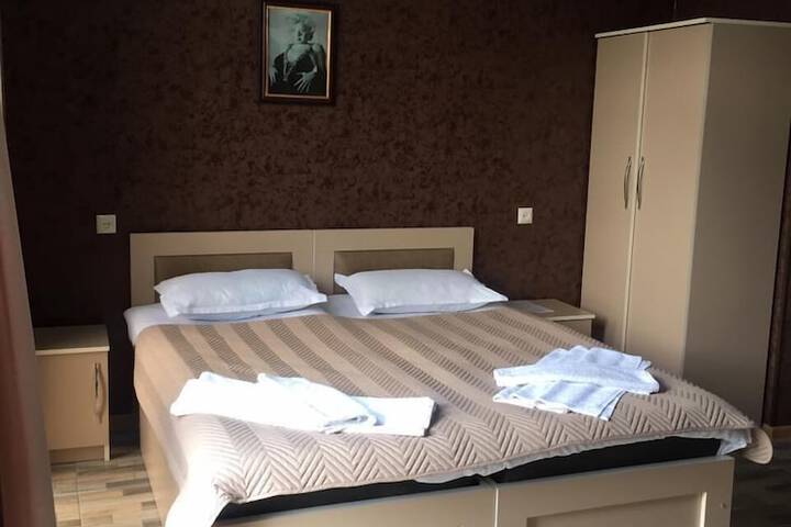 Room 18 of 33