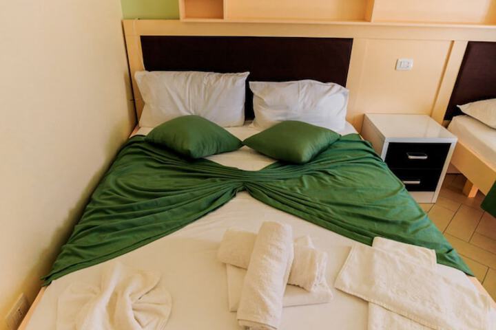 Room 10 of 87