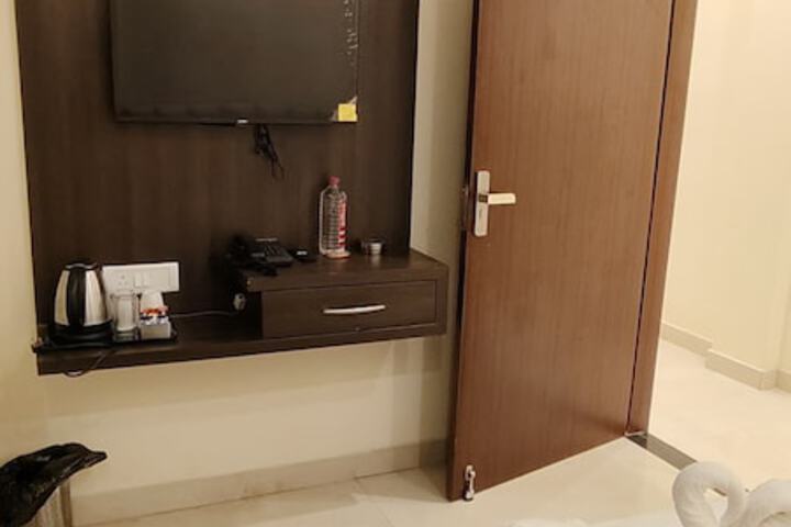 Room 8 of 48