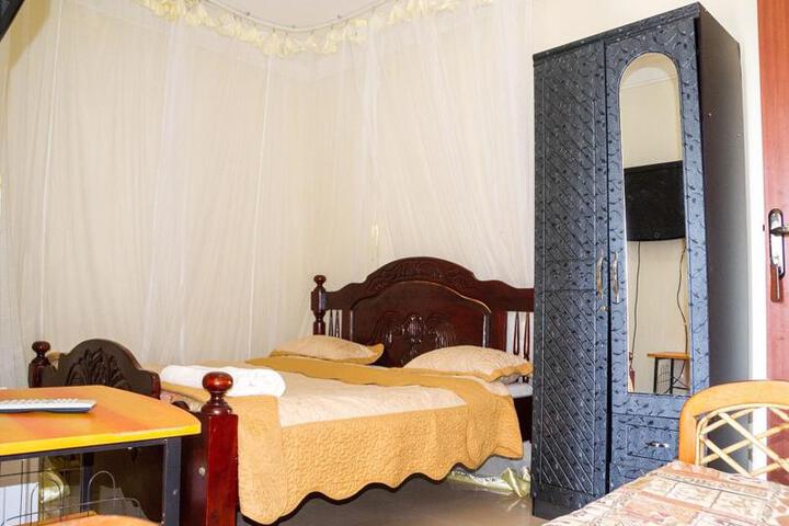 ALCOM HOTEL