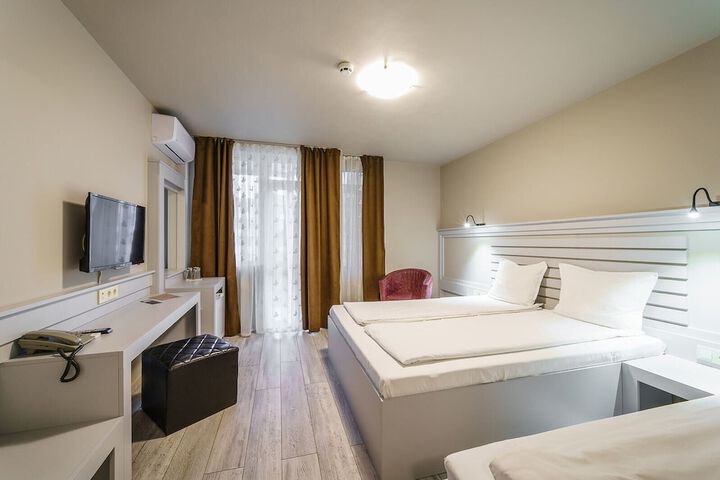 Room 26 of 34