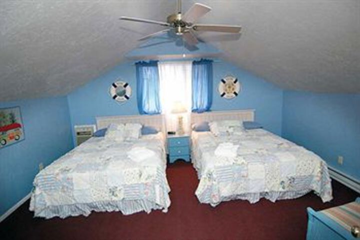 Room 7 of 8
