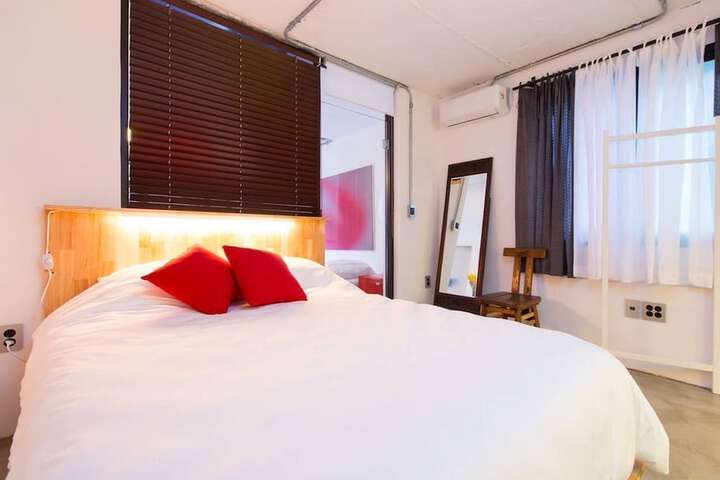Room 18 of 258
