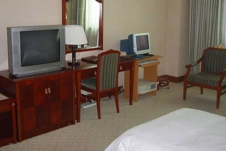 Room 16 of 33