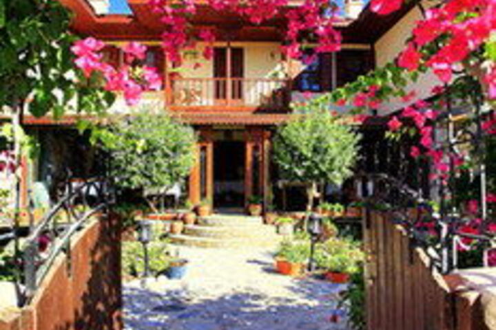 Hotel Exterior 32 of 78