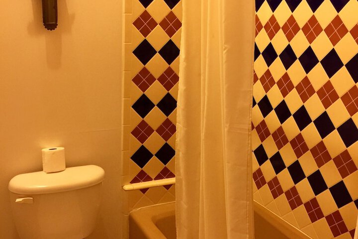 Room 51 of 82