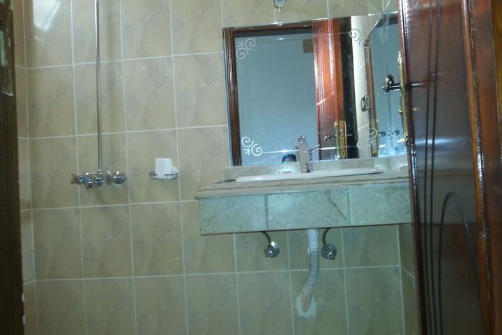 Room 42 of 85