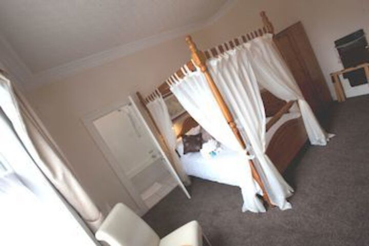 Room 9 of 23