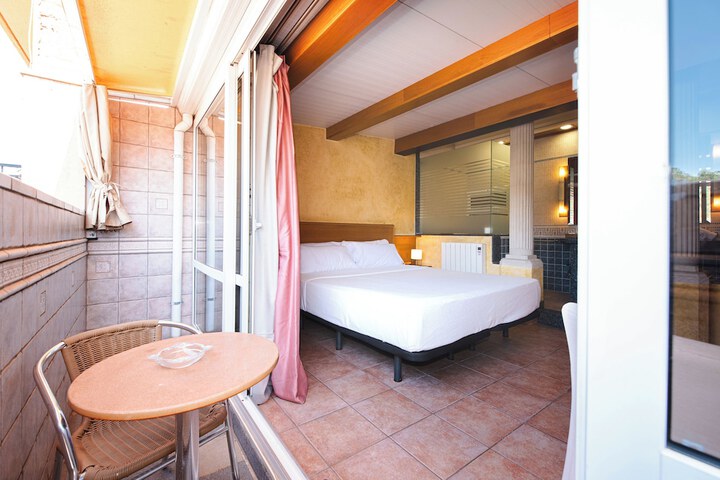 Room 5 of 53