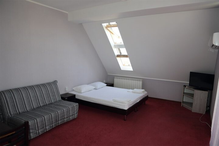 Room 15 of 15