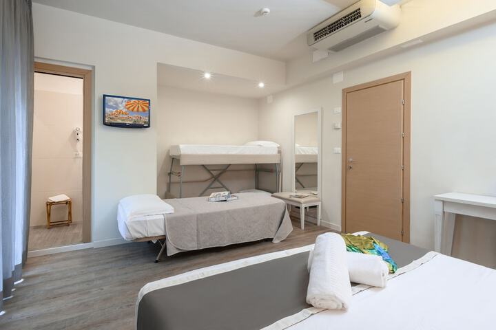 Room 9 of 42