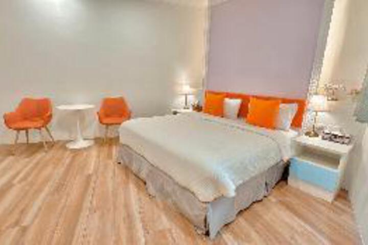 Room 7 of 28