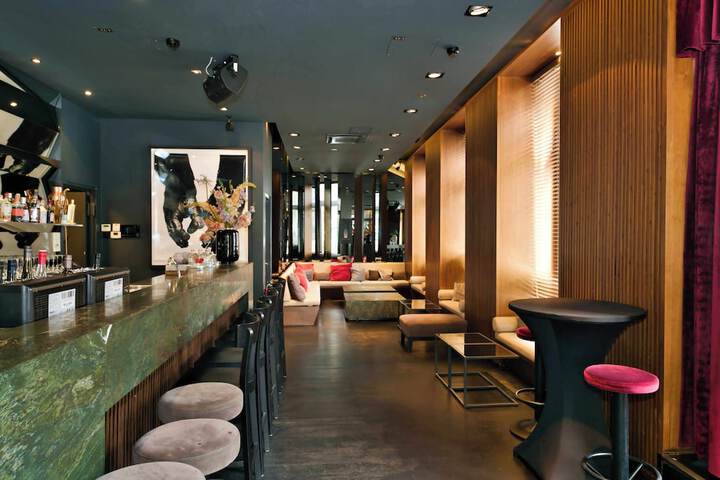 Lounge 60 of 86