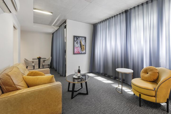 Room 52 of 112