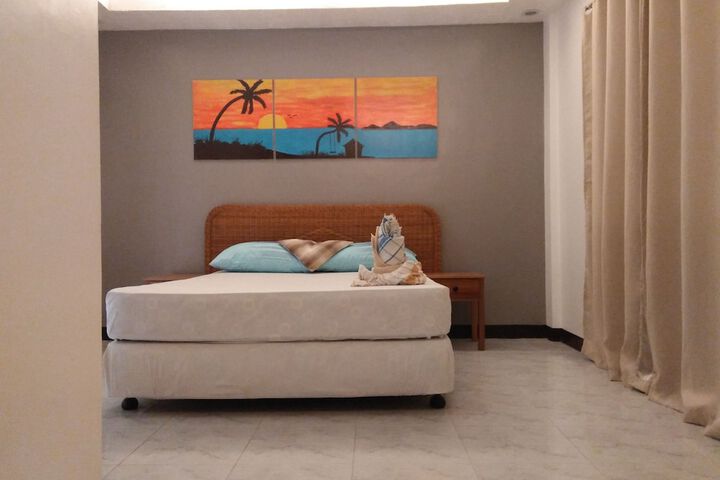 Room 5 of 102