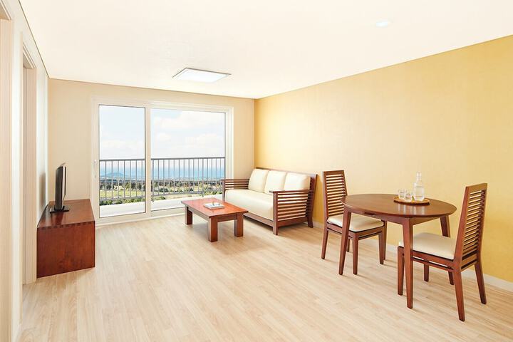 Room 9 of 42