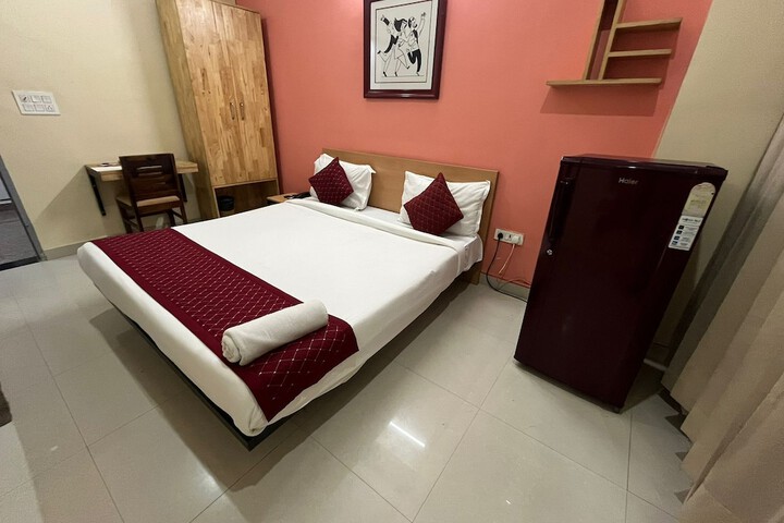 Room 6 of 18
