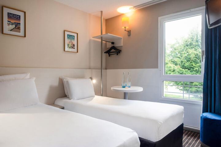 Room 7 of 26