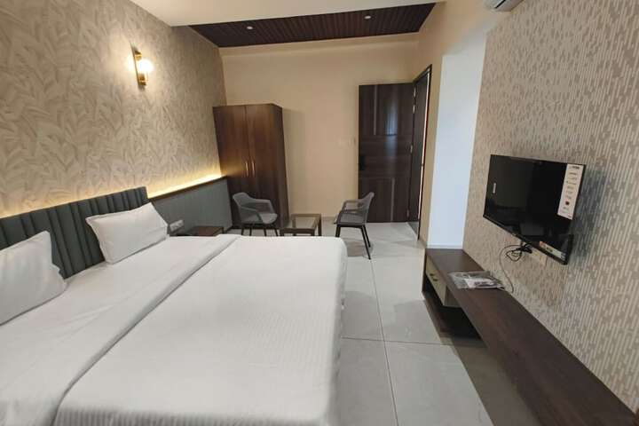 Room 8 of 30