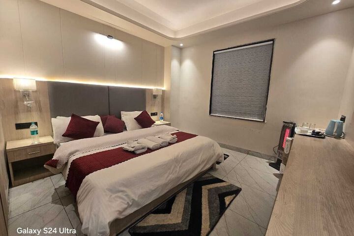 Room 10 of 11