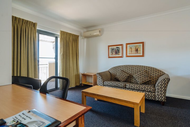 Room 17 of 37