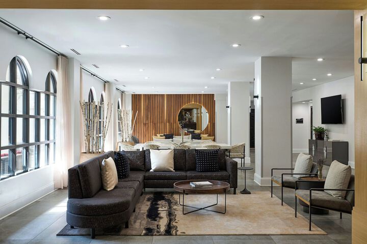 Lobby lounge