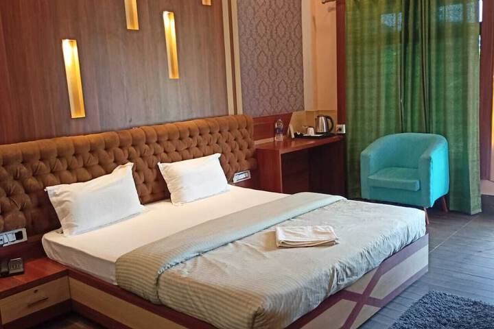 Room 8 of 34