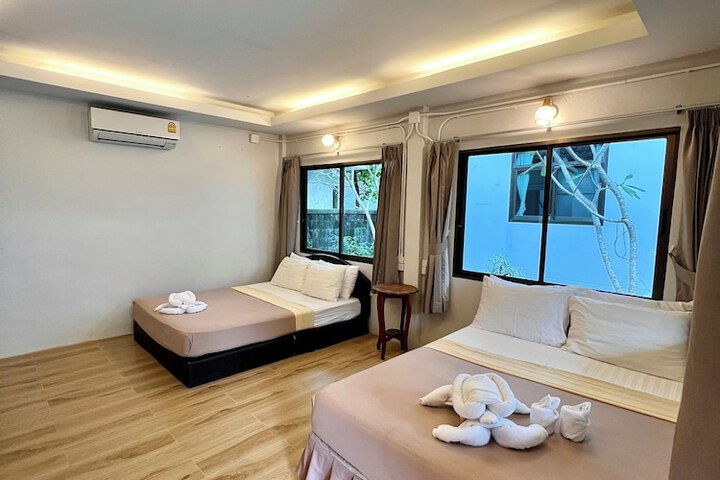 Room 13 of 77