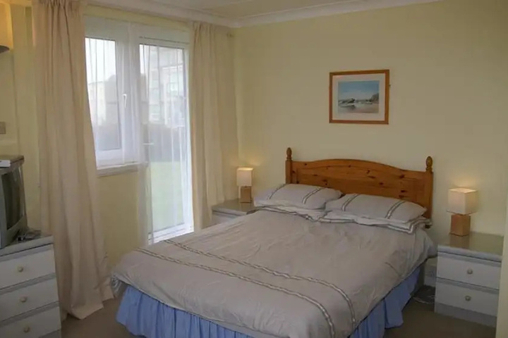 Room 2 of 11