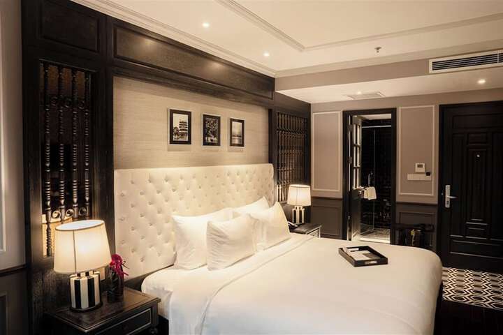 Room 42 of 101