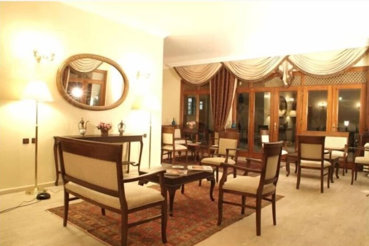 Entrance & Lobby