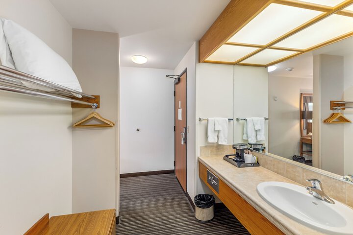 Room 93 of 127
