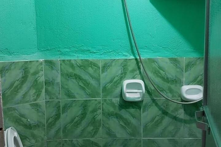 Room 13 of 18