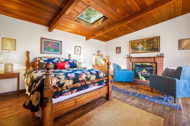 Room 5 of 63