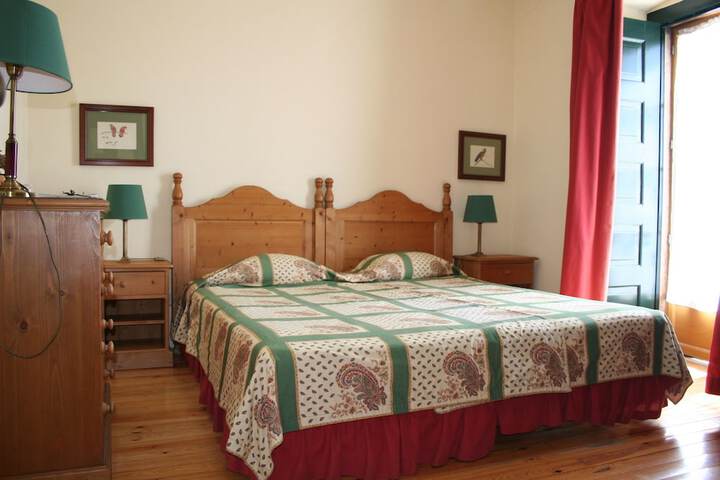 Room 7 of 32